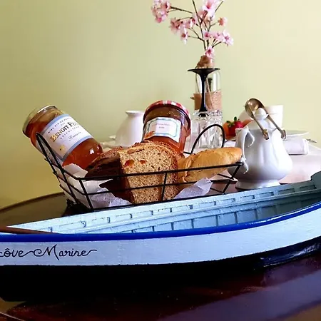 לינה וארוחת בוקר Alcove Marine 3*