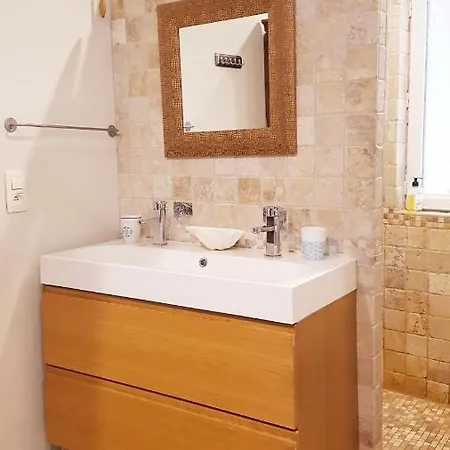 Alcove Marine לינה וארוחת בוקר 3*
